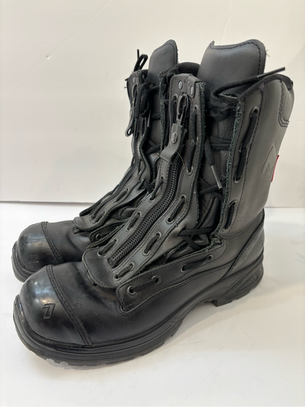 Haix AirPower XR1 Pro
US Men’s 9.5 Wide
NFPA 1977 Compliant